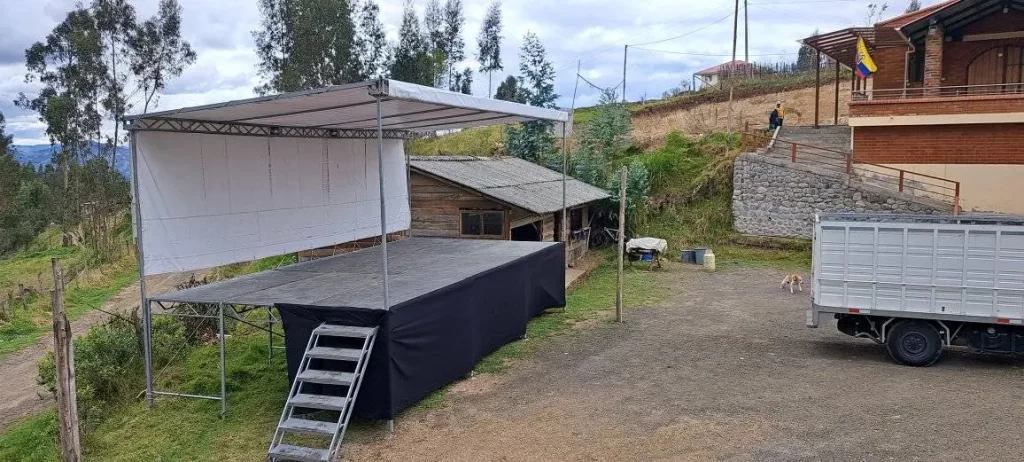 renta de escenario para eventos sociales en cuenca Ecuador - En Cuenca Ecuador - Sigsig - Gualaceo Paute - Giron - Azogues - Biblian, etc. Alquiler de tarimas en cuenca Alquiler de tarima en cuenca Cuenca-ecuador